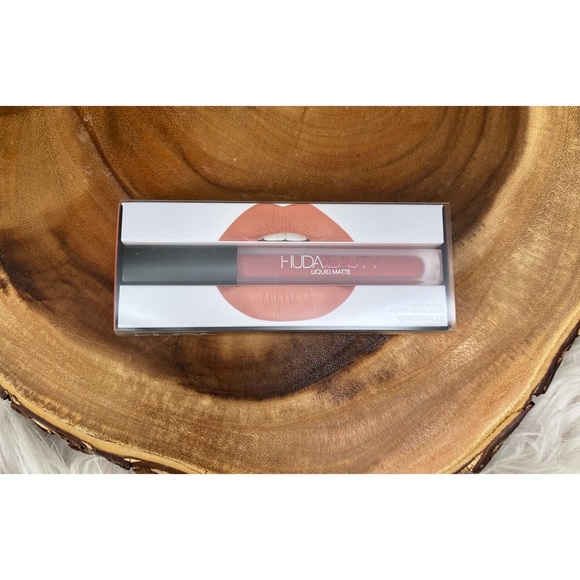 NWT Huda Beauty Liquid Matte Lipstick- Bombshell - Picture 1 of 7
